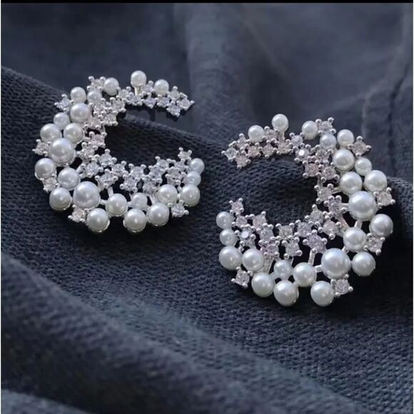Faux Pearl & Rhinestone Round Stud  Earrings - Picture 4 of 4